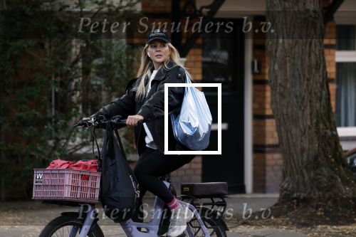 Amsterdam 30 september 2025
Chantal Janzen op de fiets in Amsterdam zuid.