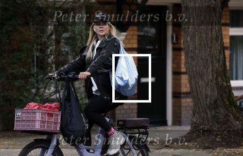 Amsterdam 30 september 2025
Chantal Janzen op de fiets in Amsterdam zuid.