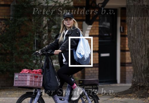 Amsterdam 30 september 2025
Chantal Janzen op de fiets in Amsterdam zuid.