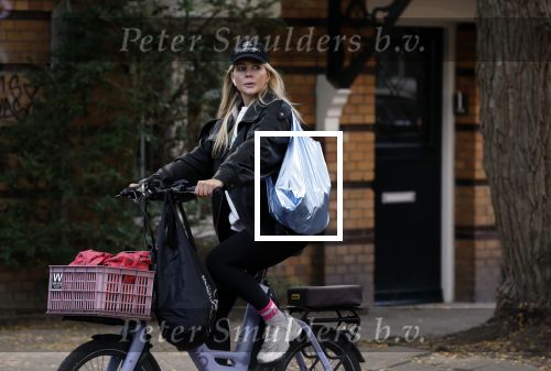Amsterdam 30 september 2025
Chantal Janzen op de fiets in Amsterdam zuid.