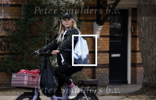 Amsterdam 30 september 2025
Chantal Janzen op de fiets in Amsterdam zuid.