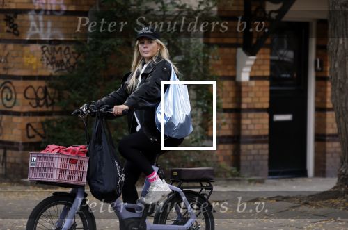 Amsterdam 30 september 2025
Chantal Janzen op de fiets in Amsterdam zuid.
