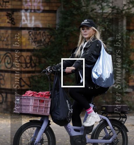 Amsterdam 30 september 2025
Chantal Janzen op de fiets in Amsterdam zuid.
