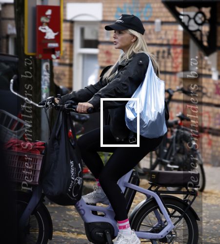 Amsterdam 30 september 2025
Chantal Janzen op de fiets in Amsterdam zuid.