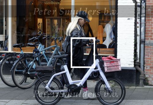 Amsterdam 30 september 2025
Chantal Janzen op de fiets in Amsterdam zuid.