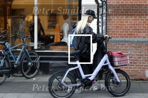Amsterdam 30 september 2025
Chantal Janzen op de fiets in Amsterdam zuid.