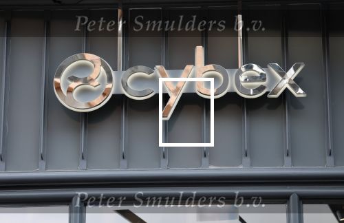 Amsterdam 26 augustus 2026
Logo\'s van de winkels op de pc hooftstraat . DE Winkelstraat van Nederland . Cybex