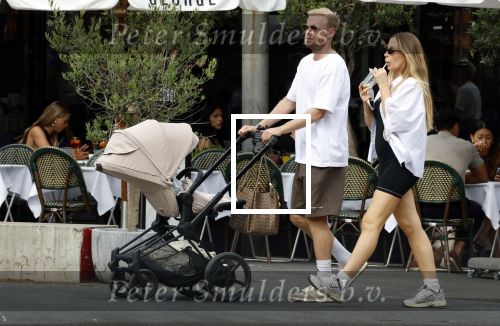 Amsterdam 26 augustus 2025
Davy Klaassen en zijn vrouw Laura achter de kinderwagen in Amsterdam zuid.