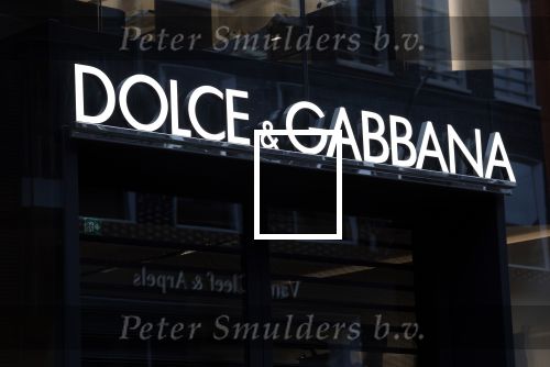Amsterdam 26 augustus 2026
Logo\'s van de winkels op de pc hooftstraat . DE Winkelstraat van Nederland . Dolce & Gabanna