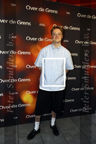 Amsterdam 26 augustus 2025
Premiere over de Grens in het vondelpark . De cast bestaat uit Manuel Broekman Jasmine Sendar Nienke Plas Vincent Banic en Elisabeth Puglia. Duncan Tromp