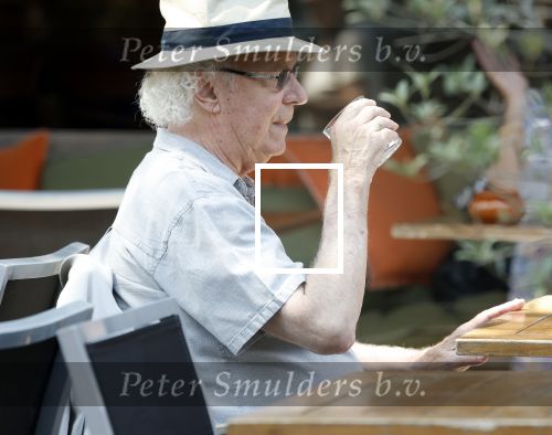 Amsterdam 1 juli 2025
Eddy Habbema met zijn vrouw op terras.