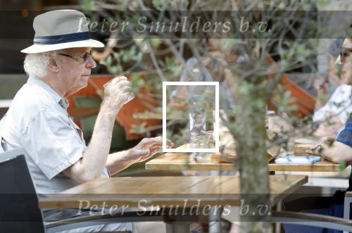 Amsterdam 1 juli 2025
Eddy Habbema met zijn vrouw op terras.
