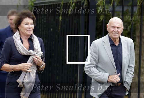 Rotterdam 20 september 2025
Crematie Gerard Cox bij crematorium de Hoeksche Waard. Eddy Treijtel met zijn vrouw