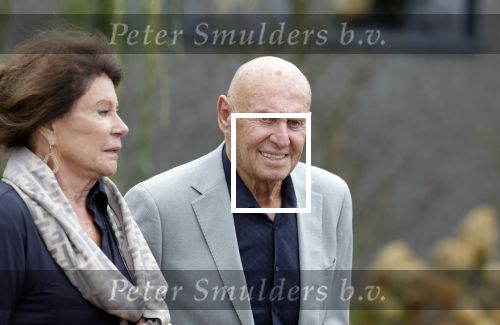 Rotterdam 20 september 2025
Crematie Gerard Cox bij crematorium de Hoeksche Waard. Eddy Treijtel met zijn vrouw