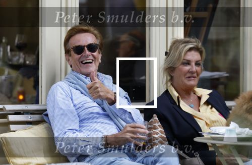 Amsterdam 2 september 2025
Frank Jansen met goede vriendin Gwenny op terras.