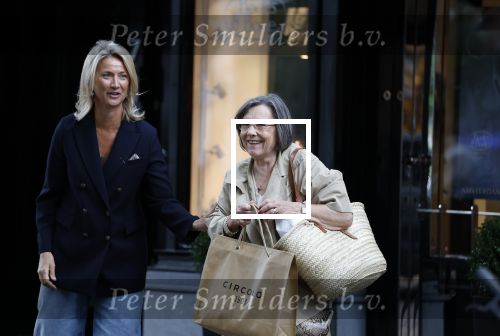 Amsterdam 30 september 2025
Gerdi Verbeet winkelt op de cornelis schuytstraat