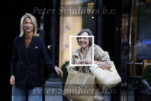 Amsterdam 30 september 2025
Gerdi Verbeet winkelt op de cornelis schuytstraat