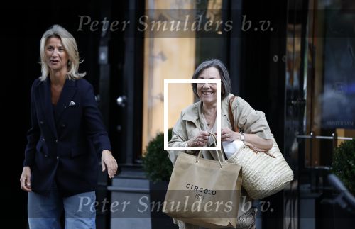 Amsterdam 30 september 2025
Gerdi Verbeet winkelt op de cornelis schuytstraat