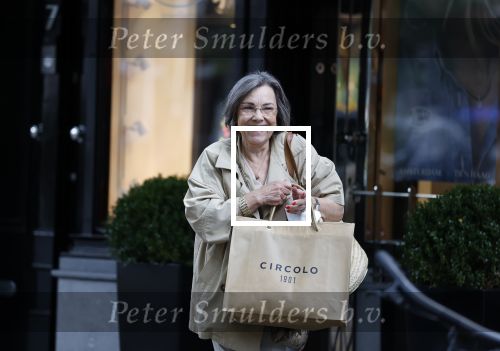 Amsterdam 30 september 2025
Gerdi Verbeet winkelt op de cornelis schuytstraat