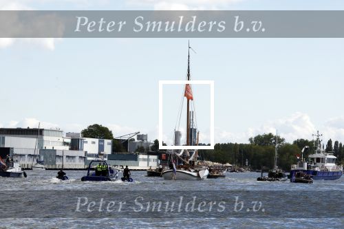 Amsterdam 24 augustus 202
Prins Maurits en Prinses MarilÃ¨ne hebben drie kinderen: Anna (geboren in 2001), Lucas (geboren in 2002), en Felicia (geboren in 2005). Hun volledige achternaam is Van Lippe-Biesterfeld van Vollenhoven . Prins Maurits neemt met zijn gezin de Vlootschouw af tijdens de laatste dag van Sail. Ze varen met de Groene Draeck.