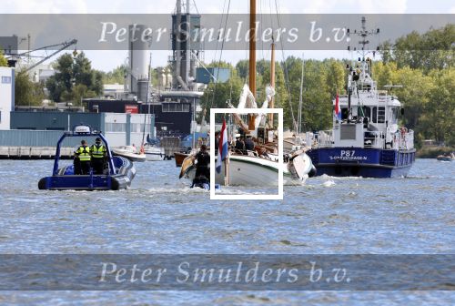 Amsterdam 24 augustus 202
Prins Maurits en Prinses MarilÃ¨ne hebben drie kinderen: Anna (geboren in 2001), Lucas (geboren in 2002), en Felicia (geboren in 2005). Hun volledige achternaam is Van Lippe-Biesterfeld van Vollenhoven . Prins Maurits neemt met zijn gezin de Vlootschouw af tijdens de laatste dag van Sail. Ze varen met de Groene Draeck.