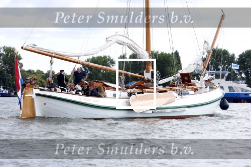 Amsterdam 24 augustus 202
Prins Maurits en Prinses MarilÃ¨ne hebben drie kinderen: Anna (geboren in 2001), Lucas (geboren in 2002), en Felicia (geboren in 2005). Hun volledige achternaam is Van Lippe-Biesterfeld van Vollenhoven . Prins Maurits neemt met zijn gezin de Vlootschouw af tijdens de laatste dag van Sail. Ze varen met de Groene Draeck.