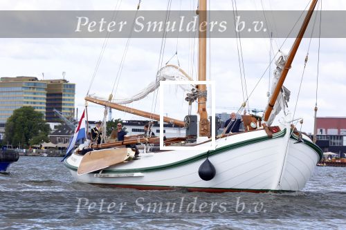 Amsterdam 24 augustus 202
Prins Maurits en Prinses MarilÃ¨ne hebben drie kinderen: Anna (geboren in 2001), Lucas (geboren in 2002), en Felicia (geboren in 2005). Hun volledige achternaam is Van Lippe-Biesterfeld van Vollenhoven . Prins Maurits neemt met zijn gezin de Vlootschouw af tijdens de laatste dag van Sail. Ze varen met de Groene Draeck.