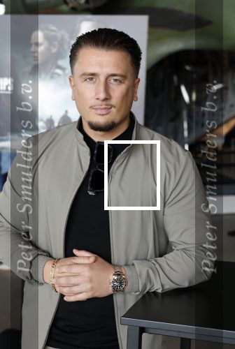 Soest 12 september 2025
Presentatie Special Forces Vips met oa Djarno Hofland Cherry Ann Person Jody Bernald Fajah Lourens Rachel John Farja Farvardin (Fawrynotsawry) Dylan Hoogerwerf Nikki Koppedraaijer  Matthijs Groenevelt Dennis Kok Bas Kremer en Erik Wegenwijs . De presenatie was in het Nationaal Militair Museum . Harrie Snijders