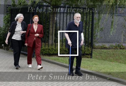 Rotterdam 20 september 2025
Crematie Gerard Cox bij crematorium de Hoeksche Waard. Hugo Metsers Pleuni Touw en Loes Luca