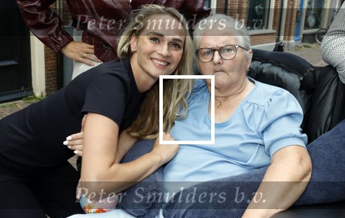 Enkhuizen 30 augustus 2025
Irene Schouten opent met haar compagnon Susan Bakker de tweede RFRMR  .RFRMR is een pilates studio . Irene Schouten met haar moeder en vader