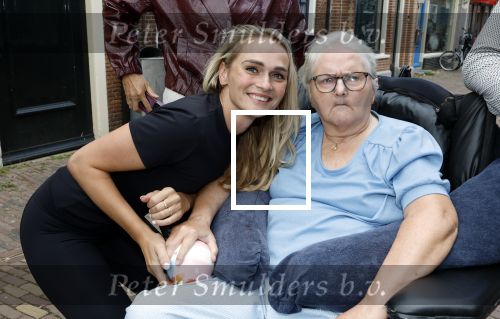 Enkhuizen 30 augustus 2025
Irene Schouten opent met haar compagnon Susan Bakker de tweede RFRMR  .RFRMR is een pilates studio . Irene Schouten met haar moeder en vader