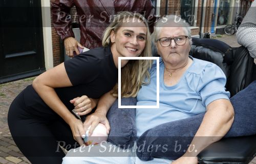 Enkhuizen 30 augustus 2025
Irene Schouten opent met haar compagnon Susan Bakker de tweede RFRMR  .RFRMR is een pilates studio . Irene Schouten met haar moeder en vader