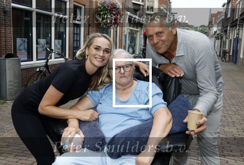 Enkhuizen 30 augustus 2025
Irene Schouten opent met haar compagnon Susan Bakker de tweede RFRMR  .RFRMR is een pilates studio . Irene Schouten met haar moeder en vader