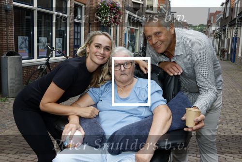Enkhuizen 30 augustus 2025
Irene Schouten opent met haar compagnon Susan Bakker de tweede RFRMR  .RFRMR is een pilates studio . Irene Schouten met haar moeder en vader