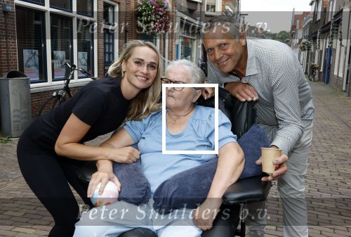 Enkhuizen 30 augustus 2025
Irene Schouten opent met haar compagnon Susan Bakker de tweede RFRMR  .RFRMR is een pilates studio . Irene Schouten met haar moeder en vader
