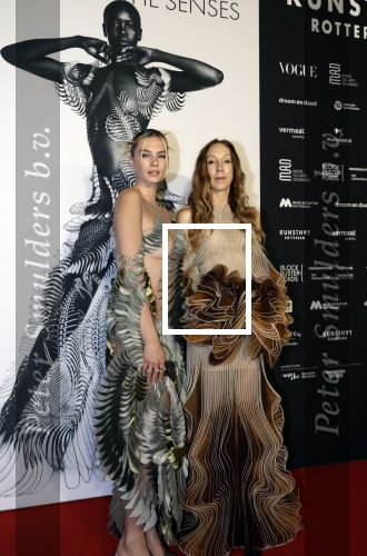 Rotterdam 27 september 2025
Opening show Iris v Herpen in de kunsthal in Rotterdam. 
Iris v Herpen en Zangeres Maan  Zangeres Maan van Steenwinkel