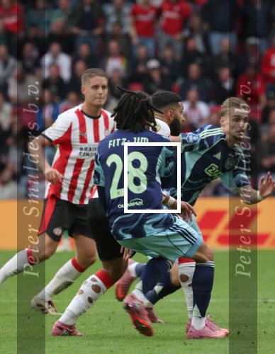 Eindhoven, 21 September 2025
PSV-AJAX, Eindstand 2-2
Kompetitie seizoen 2025-2026
Ismael Saibari met Kian Fitz-Jim