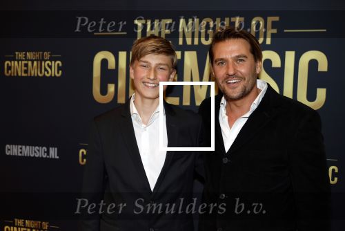 Amsterdam 12 september 2025
Uitreiking Cinemusic Rembrandt Oeuvre Award - tijdens The Night Of Cinemusic in het Concertgebouw. Jeroen Krabbe krijgt Ouvre prijs uit handen van Rene Mioch . Jacob Krabbe met zoon