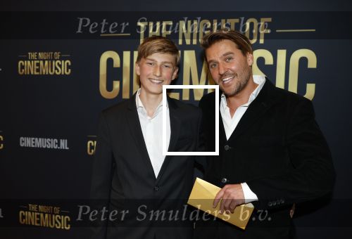 Amsterdam 12 september 2025
Uitreiking Cinemusic Rembrandt Oeuvre Award - tijdens The Night Of Cinemusic in het Concertgebouw. Jeroen Krabbe krijgt Ouvre prijs uit handen van Rene Mioch . Jacob Krabbe met zoon