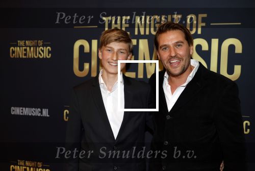 Amsterdam 12 september 2025
Uitreiking Cinemusic Rembrandt Oeuvre Award - tijdens The Night Of Cinemusic in het Concertgebouw. Jeroen Krabbe krijgt Ouvre prijs uit handen van Rene Mioch . Jacob Krabbe met zoon