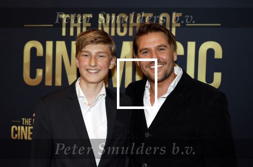 Amsterdam 12 september 2025
Uitreiking Cinemusic Rembrandt Oeuvre Award - tijdens The Night Of Cinemusic in het Concertgebouw. Jeroen Krabbe krijgt Ouvre prijs uit handen van Rene Mioch . Jacob Krabbe met zoon