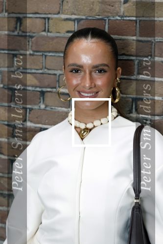 Amsterdam 18 september 2025
Prinses Eloise organiseert samen met Attire Amsterdam en My Lima Lima een modeshow . Haar ouders, Prins Constantijn en moeder Prinses Laurentien zijn natuurlijk aanwezig . Jada Borsato