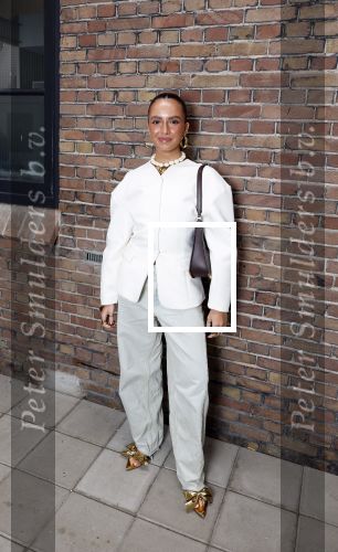 Amsterdam 18 september 2025
Prinses Eloise organiseert samen met Attire Amsterdam en My Lima Lima een modeshow . Haar ouders, Prins Constantijn en moeder Prinses Laurentien zijn natuurlijk aanwezig . Jada Borsato