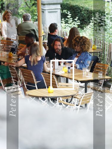 Amsterdam 26 augustus 2025
Premiere over de Grens in het vondelpark . De cast bestaat uit Manuel Broekman Jasmine Sendar Nienke Plas Vincent Banic en Elisabeth Puglia.