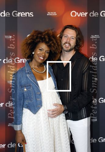 Amsterdam 26 augustus 2025
Premiere over de Grens in het vondelpark . De cast bestaat uit Manuel Broekman Jasmine Sendar Nienke Plas Vincent Banic en Elisabeth Puglia. Jasmine Sendar Zwanger . Ze kwam met partner Justin