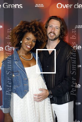 Amsterdam 26 augustus 2025
Premiere over de Grens in het vondelpark . De cast bestaat uit Manuel Broekman Jasmine Sendar Nienke Plas Vincent Banic en Elisabeth Puglia. Jasmine Sendar Zwanger . Ze kwam met partner Justin