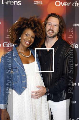Amsterdam 26 augustus 2025
Premiere over de Grens in het vondelpark . De cast bestaat uit Manuel Broekman Jasmine Sendar Nienke Plas Vincent Banic en Elisabeth Puglia. Jasmine Sendar Zwanger . Ze kwam met partner Justin