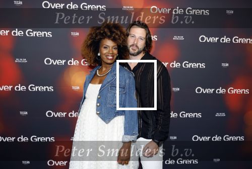 Amsterdam 26 augustus 2025
Premiere over de Grens in het vondelpark . De cast bestaat uit Manuel Broekman Jasmine Sendar Nienke Plas Vincent Banic en Elisabeth Puglia. Jasmine Sendar Zwanger . Ze kwam met partner Justin