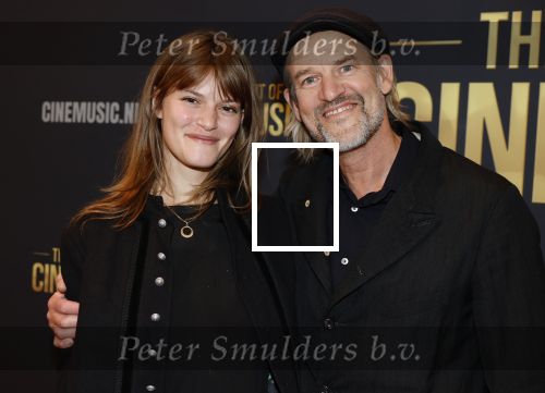 Amsterdam 12 september 2025
Uitreiking Cinemusic Rembrandt Oeuvre Award - tijdens The Night Of Cinemusic in het Concertgebouw. Jeroen Krabbe krijgt Ouvre prijs uit handen van Rene Mioch . Jasper Krabbe met zijn dochter