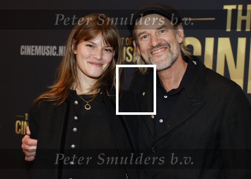 Amsterdam 12 september 2025
Uitreiking Cinemusic Rembrandt Oeuvre Award - tijdens The Night Of Cinemusic in het Concertgebouw. Jeroen Krabbe krijgt Ouvre prijs uit handen van Rene Mioch . Jasper Krabbe met zijn dochter